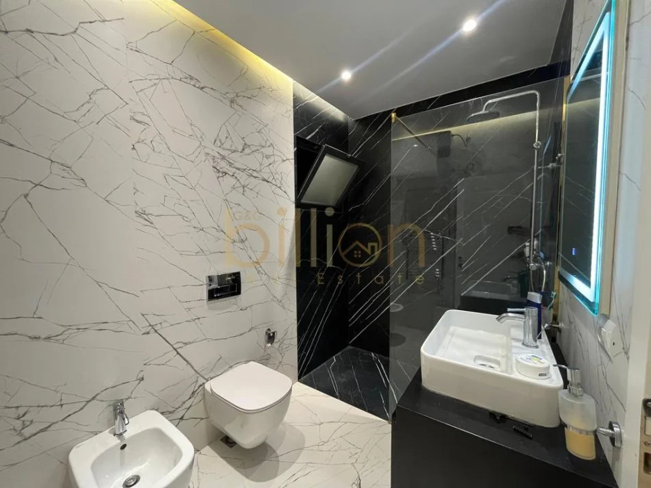 Tirane, jepet me qera 2+1+Ballkon , 118 m² 500 € (Yzberisht)