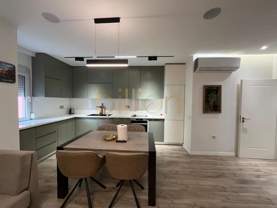 Tirane, jepet me qera 2+1+Ballkon , 118 m² 500 € (Yzberisht)