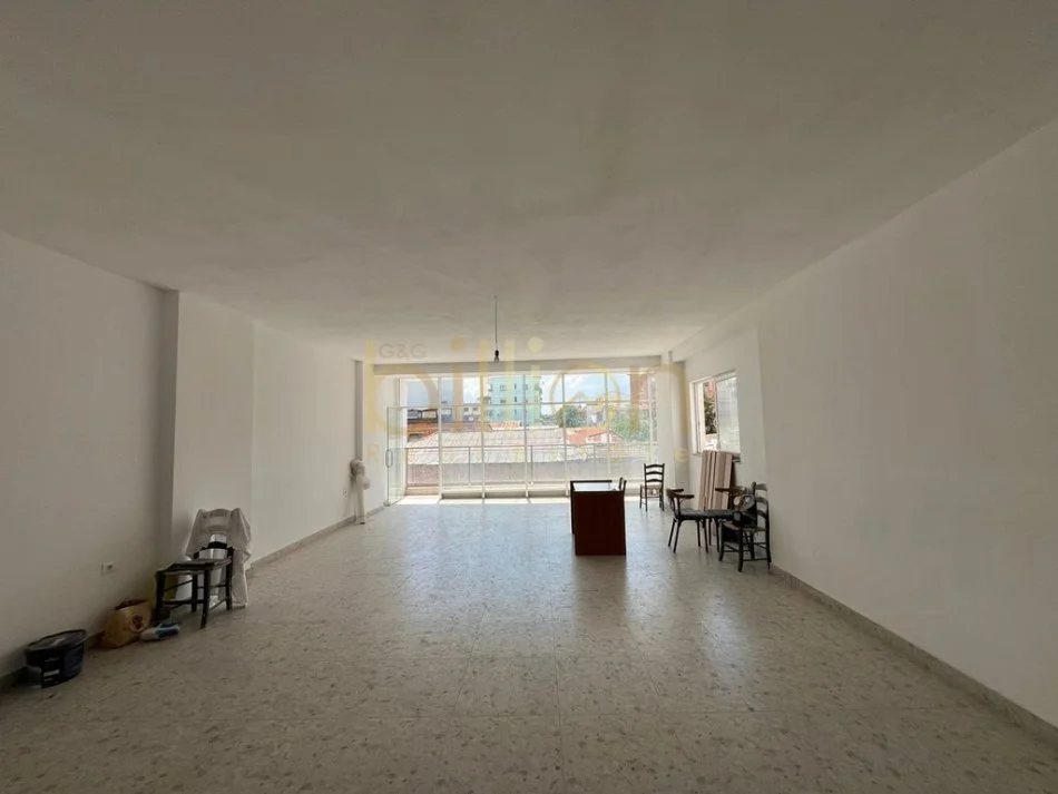 Tirane, shitet ambjent biznesi , 92 m² (Rruga e Dibres)