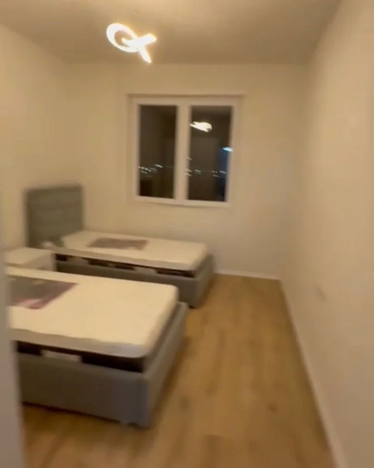 Tirane, jepet me qera apartament 3+1 , 117 m² 550 € 