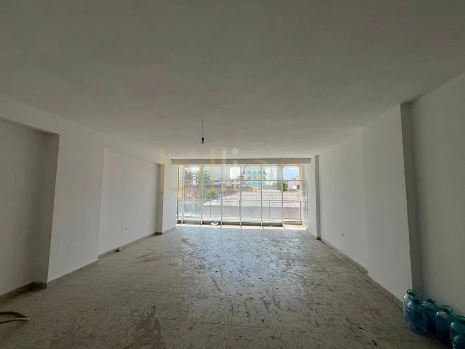 Tirane, shitet ambjent biznesi , 92 m² (Rruga e Dibres)