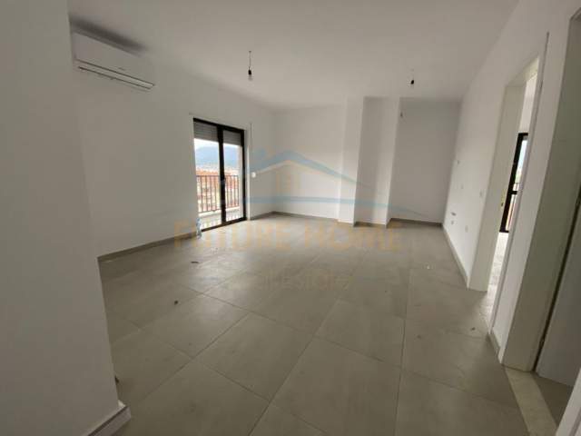 Tirane, shes apartament 2+1+BLK Kati 10, 90 m² 187.500 Euro (rruga e dibres prane viles gold)