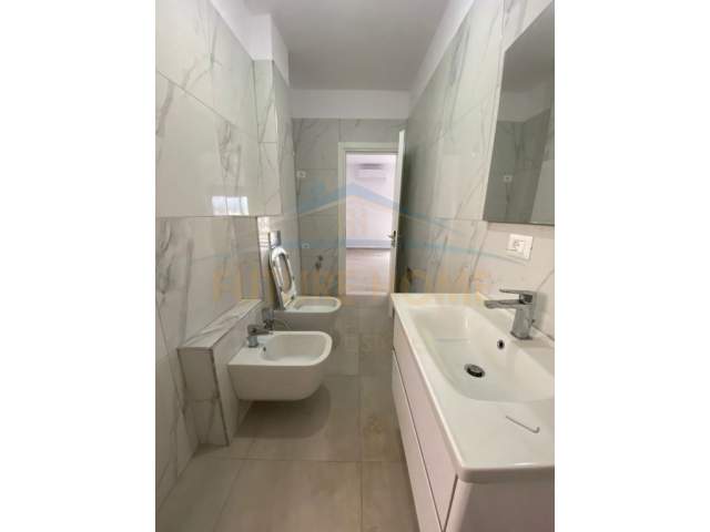 Tirane, shes apartament 2+1+BLK Kati 10, 90 m² 187.500 Euro (rruga e dibres prane viles gold)