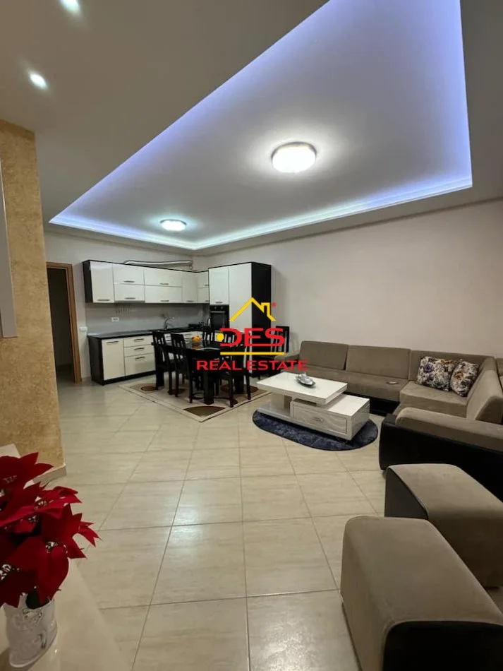 Vlore, jepet me qera apartament 2+1+Ballkon Kati 5, 110 m² 550 € (Rruga Shyqyri Ali Merka)