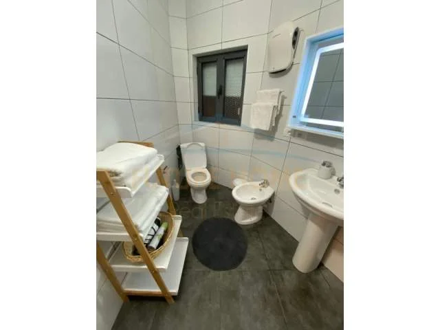 Tirane, jepet me qera apartament 3+1+A+BLK Kati 2, 120 m² 800 Euro