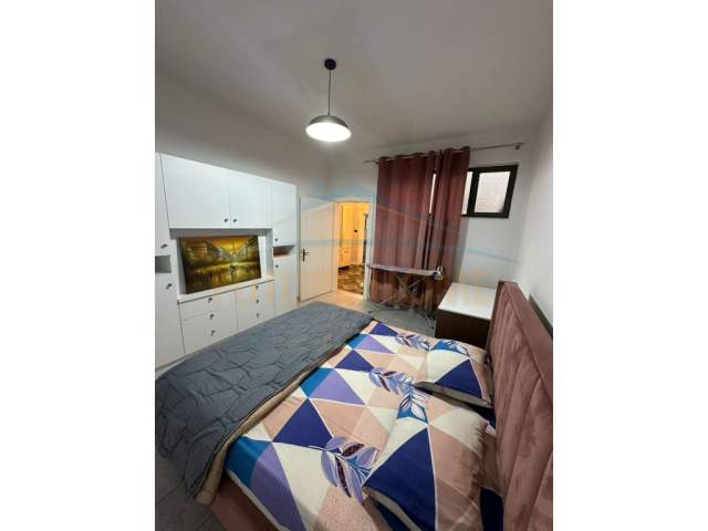 Tirane, jepet me qera apartament 3+1+BLK Kati 2, 120 m² 700 Euro (Rruga e Kavajes)