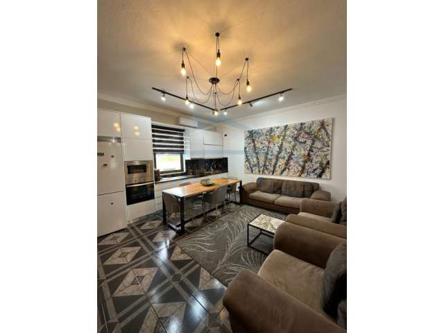 Tirane, jepet me qera apartament 3+1+BLK Kati 2, 120 m² 700 Euro (Rruga e Kavajes)