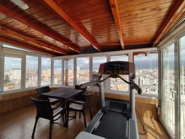 Tirane, jepet me qera apartament 1+1 Kati 11, 62 m² 550 Euro (Rruga Fortuzi)