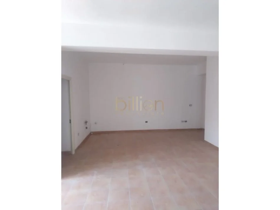 Tirane, jepet me qera dyqan , 55 m² 600 € (Vasil Shanto)