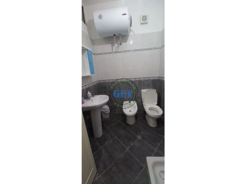 Durres, jepet me qera apartament 2+1+Ballkon Kati 3, 120 m² 450 € (Poliklinika Durres)
