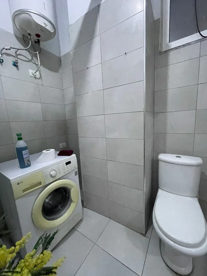 Jepet Shtepi  me qera,    ne Pallat i Ri 1+1    ID   11910