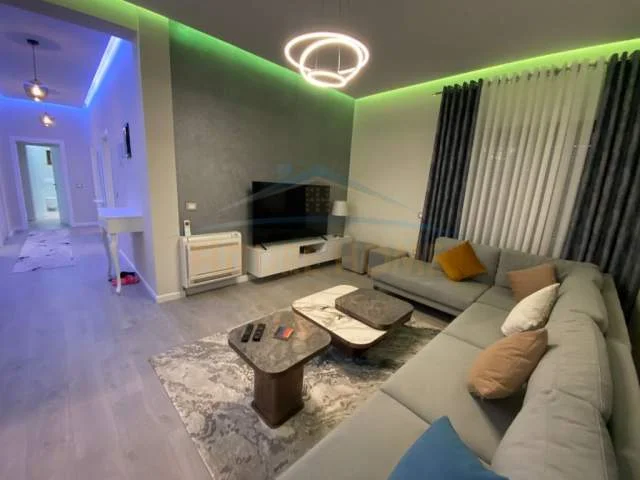 Tirane, jap me qera apartament 3+1 Kati 1, 150 m² 800 Euro