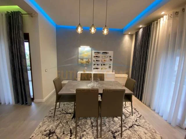 Tirane, jap me qera apartament 3+1 Kati 1, 150 m² 800 Euro