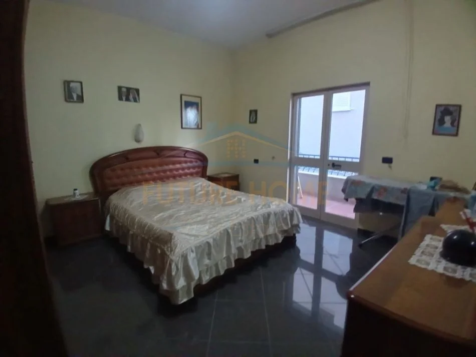 Durres, shitet Vile 5+1, Kati 0, 433 m² 375,000 € (SHKOZET,DURRES)