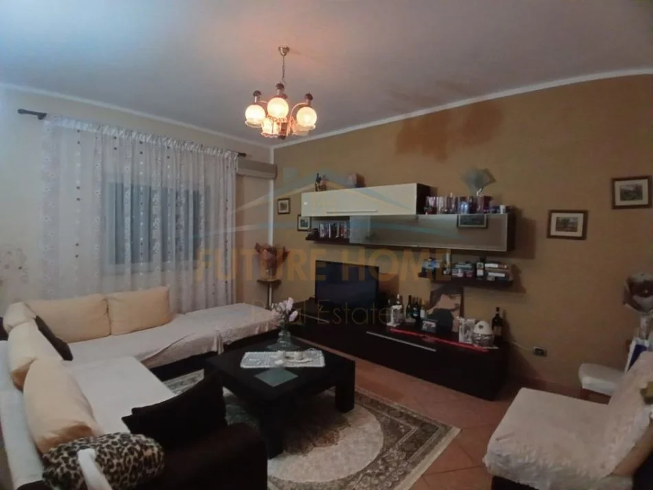 Durres, shitet Vile 5+1, Kati 0, 433 m² 375,000 € (SHKOZET,DURRES)