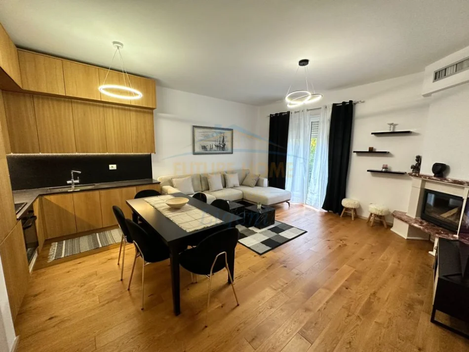 Tirane, jepet me qera apartament 2+1 Kati 1, 104 m² 1.200 € (Secret Garden)