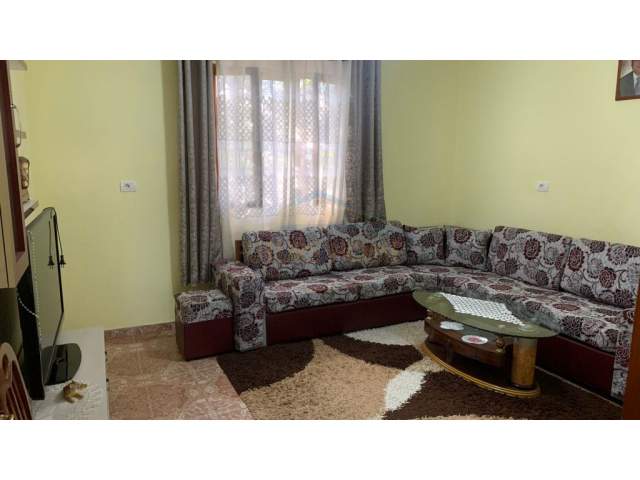 Tirane, jepet me qera apartament 2+1 Kati 1, 85 m² 420 Euro (Laprake)