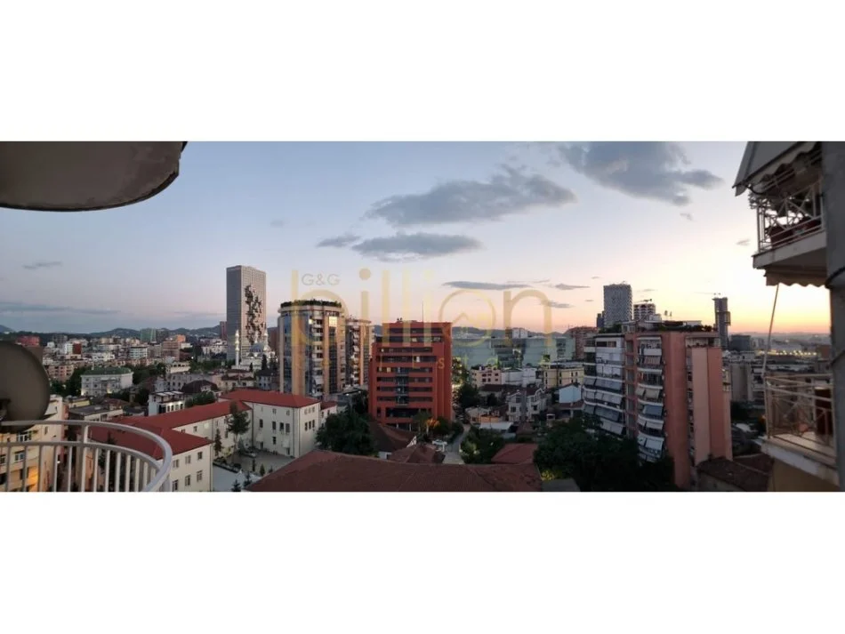Tirane, jepet me qera 1+1+Ballkon , 80 m² 700 € (Pazari ri)