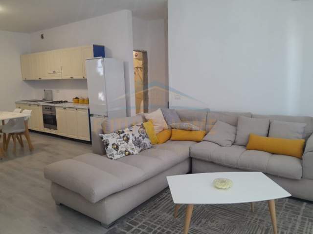 Tirane, jepet me qera apartament 1+1+BLK Kati 9, 75 m² 450 Euro (Rruga 5 Maji)