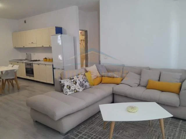 Tirane, jepet me qera apartament 1+1 Kati 9, 75 m² 450