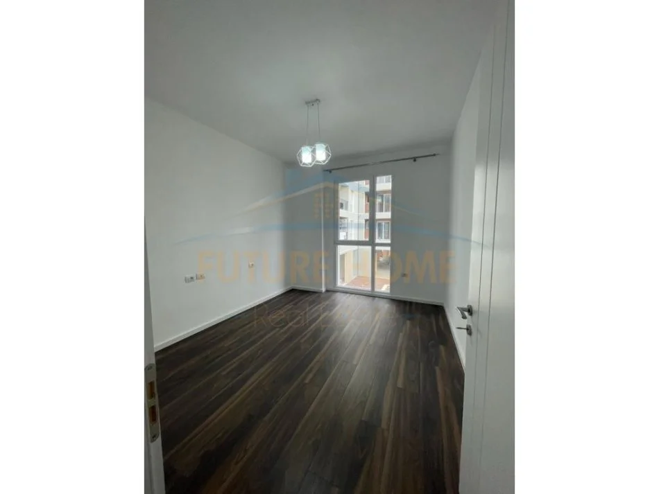 Tirane, jap me qera apartament 2+1 Kati 2, 112 m² 550 € (Fusha e Aviacionit)