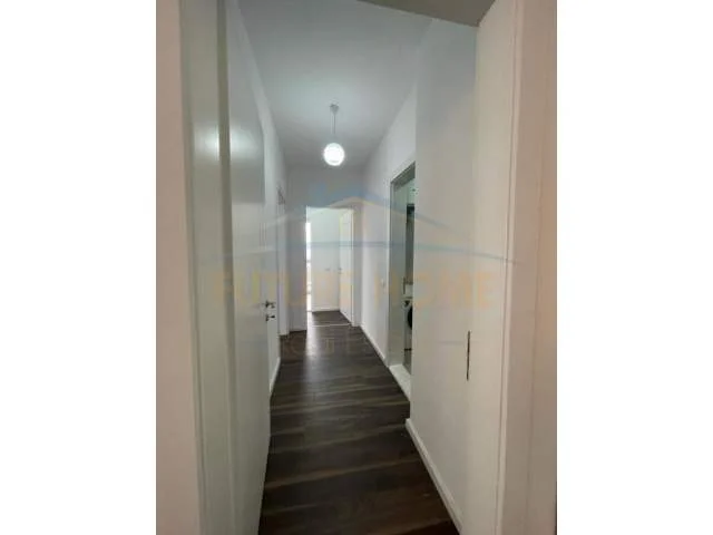 Tirane, jepet me qera apartament 2+1 Kati 2, 700 Euro (ali demi)