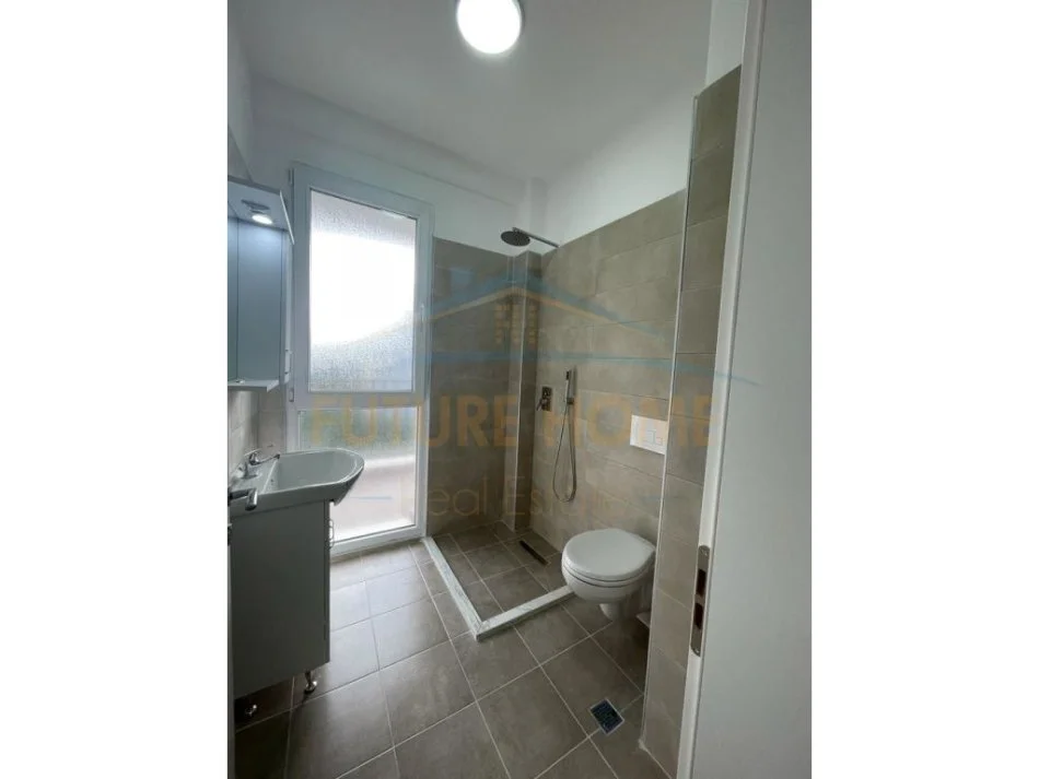 Tirane, jap me qera apartament 2+1 Kati 2, 112 m² 550 € (Fusha e Aviacionit)