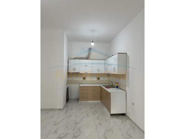 Tirane, shitet apartament 1+1 Kati 1, 76 m² 84.000 Euro (Yzberisht)