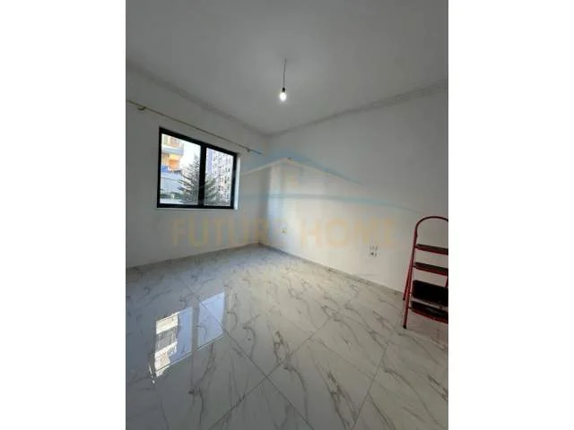 Tirane, shitet apartament 1+1 Kati 1, 76 m² 84.000 Euro (Yzberisht)