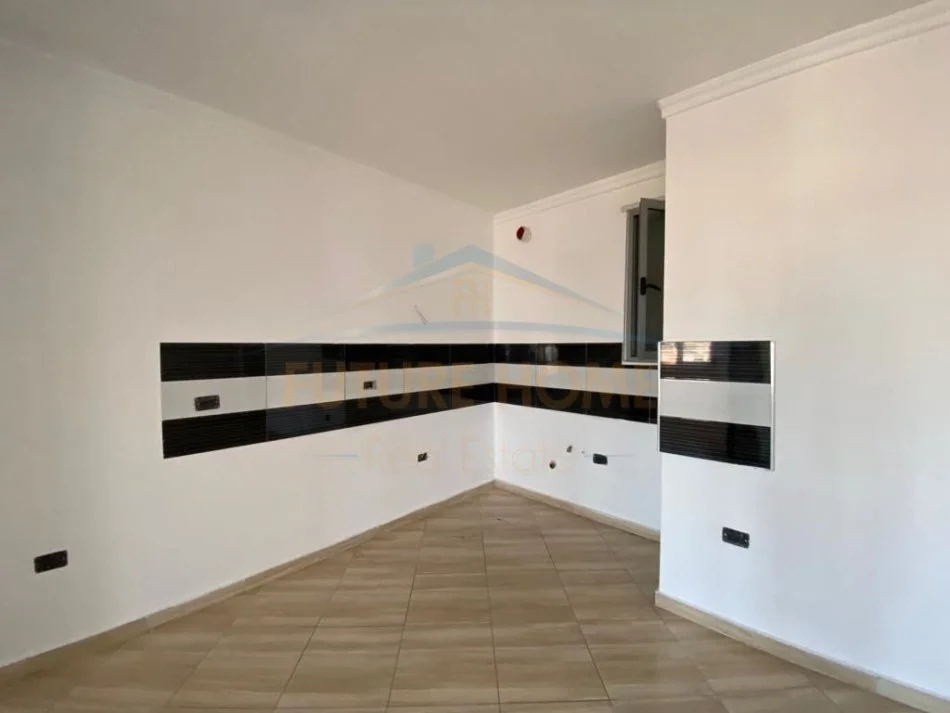 Durres, shitet apartament 2+1+Aneks+Ballkon, Kati 8, 119 m² 90,000 € (DURRES)