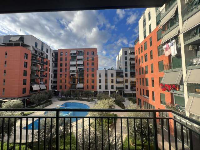 Tirane, jepet me qera apartament 2+1 Kati 2, 110 m² 500 Euro (UNAZA E RE)