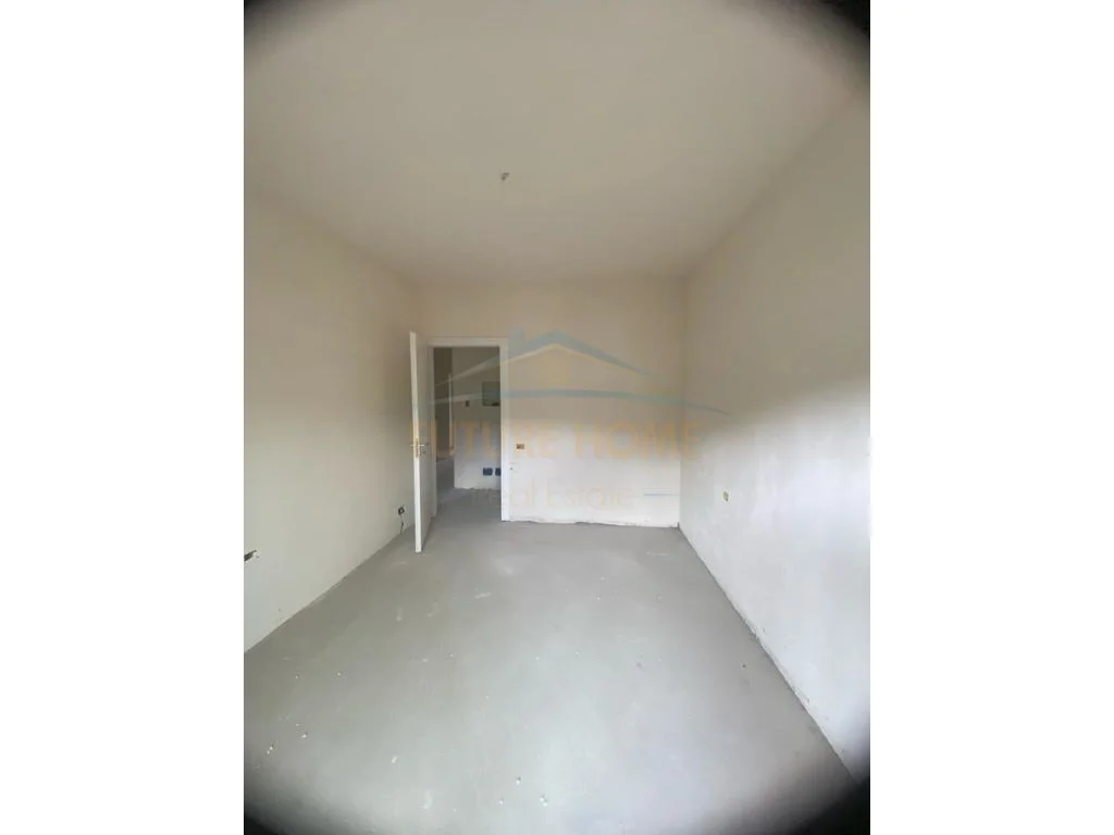 Vlore, shitet apartament 2+1 Kati 5, 102 m² 137.000 Euro (Rruga Pelivan Leskaj, Qender)