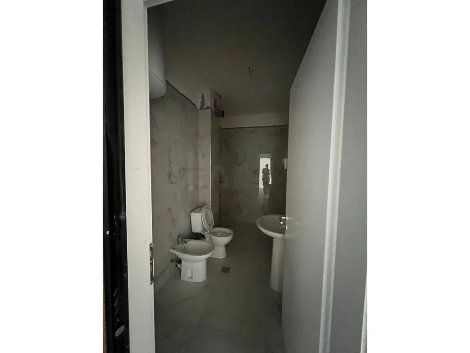 Tirane, shes apartament 2+1 Kati 2, 98 m² 88.500 € (kamez)