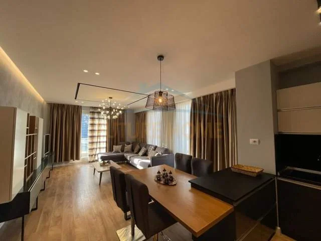 Tirane, jepet me qera apartament 2+1+BLK Kati 7, 170 m² 1.500 Euro (Qender)