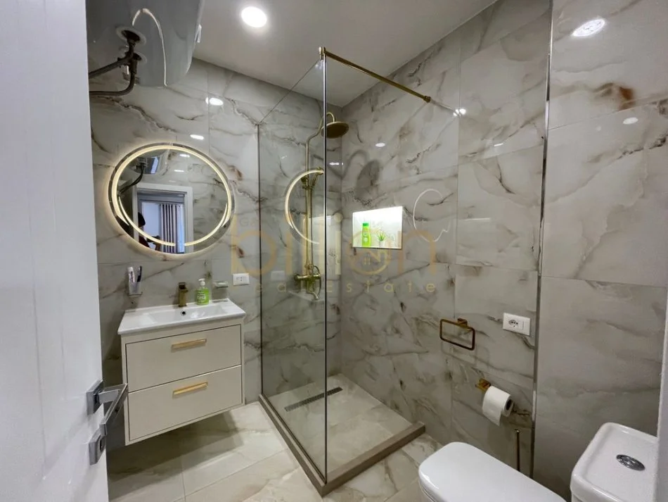 Tirane, jepet me qera 2+1+Ballkon , 110 m² 800 € 