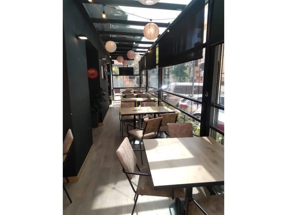 Tirane, shitet ,Biznesi  80 m² (Prane Liceut Artistik)