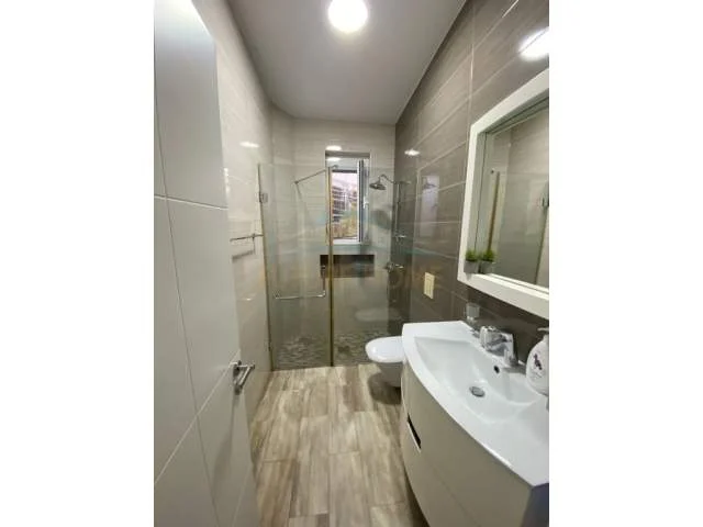 Tirane, jepet me qera apartament 2+1 Kati 4, 68 m² 600 Euro (Stadiumi Dinamo)