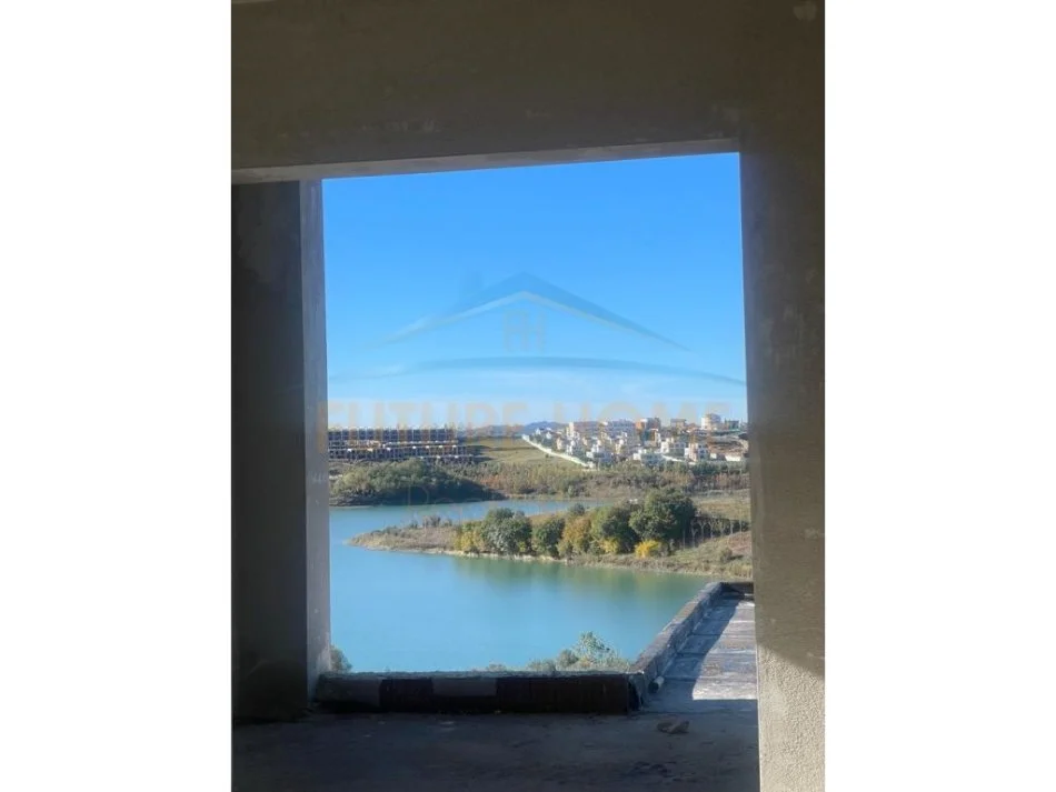 Tirane, shitet Vile 2 Katshe , 258 m² 600.000 € (Liqeni i Farkes)