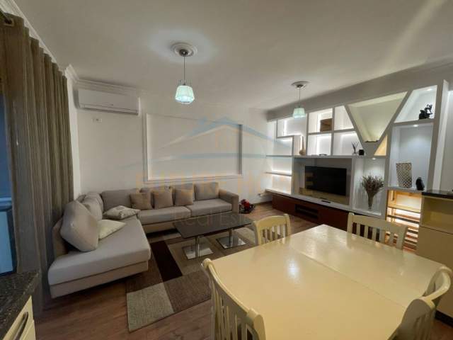 Tirane, jepet me qera apartament 2+1+BLK Kati 7, 90 m² 600 Euro (rruga e kavajes)