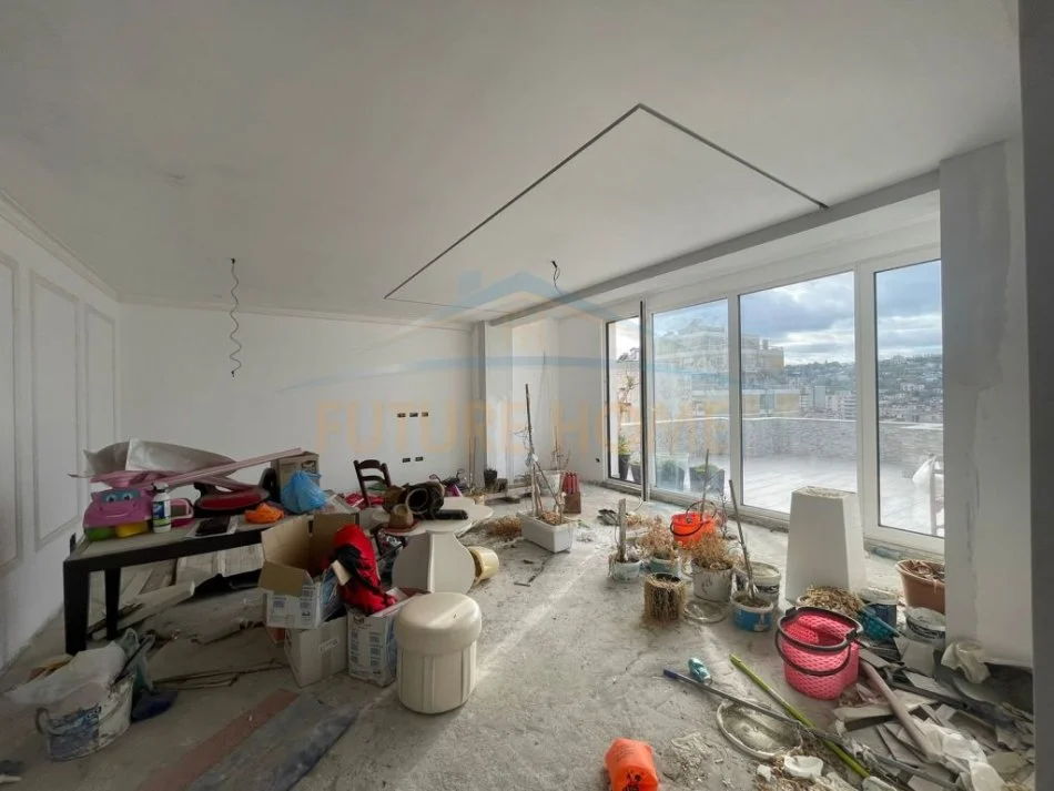 Durres, shitet apartament 4+1 Kati 10, 300 m² 220.000 € (ISH RAJONIO,DURRES)