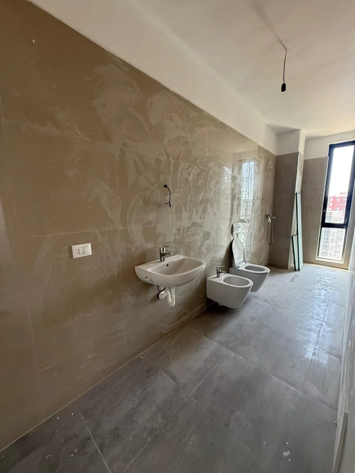 Tirane, shitet apartament 1+1 Kati 3, 78 m² 163.000 € (bulevardi i ri)