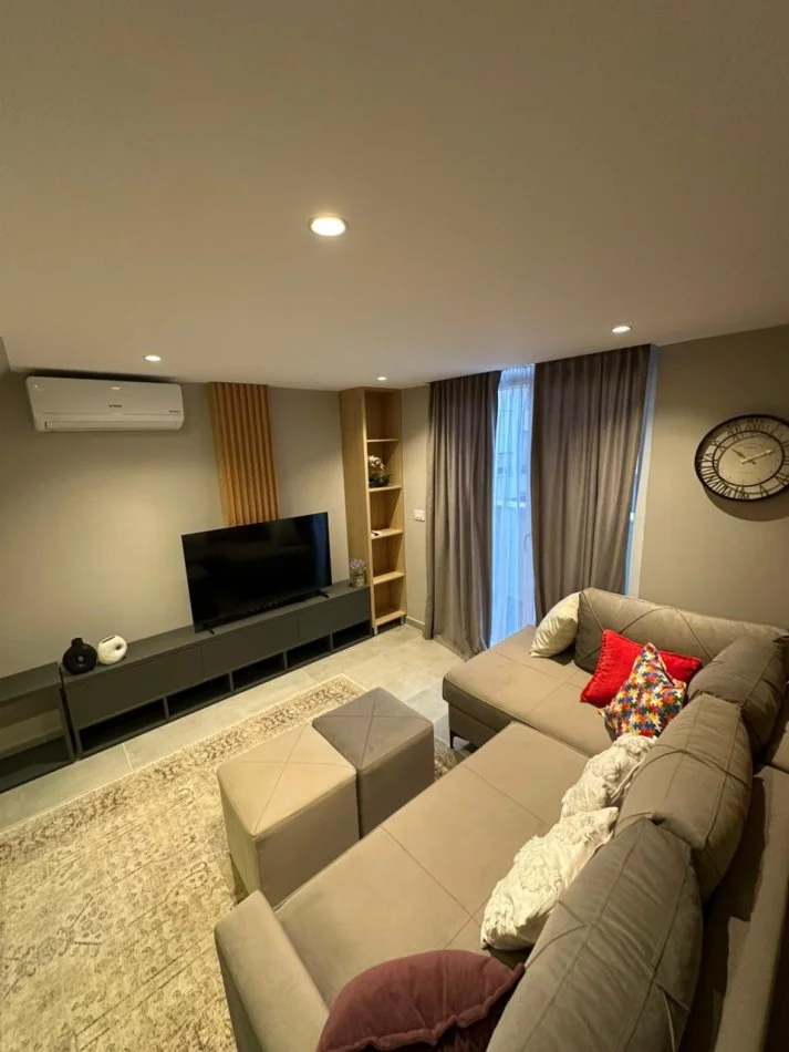 Tirane, shitet apartament duplex 1+1 Kati 1, 72 m² 122.000 € (Rruga e Kavajes)