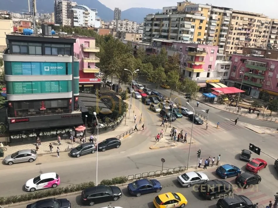 Tirane, shitet  dyqani , 65 m² . 21 Dhjetori