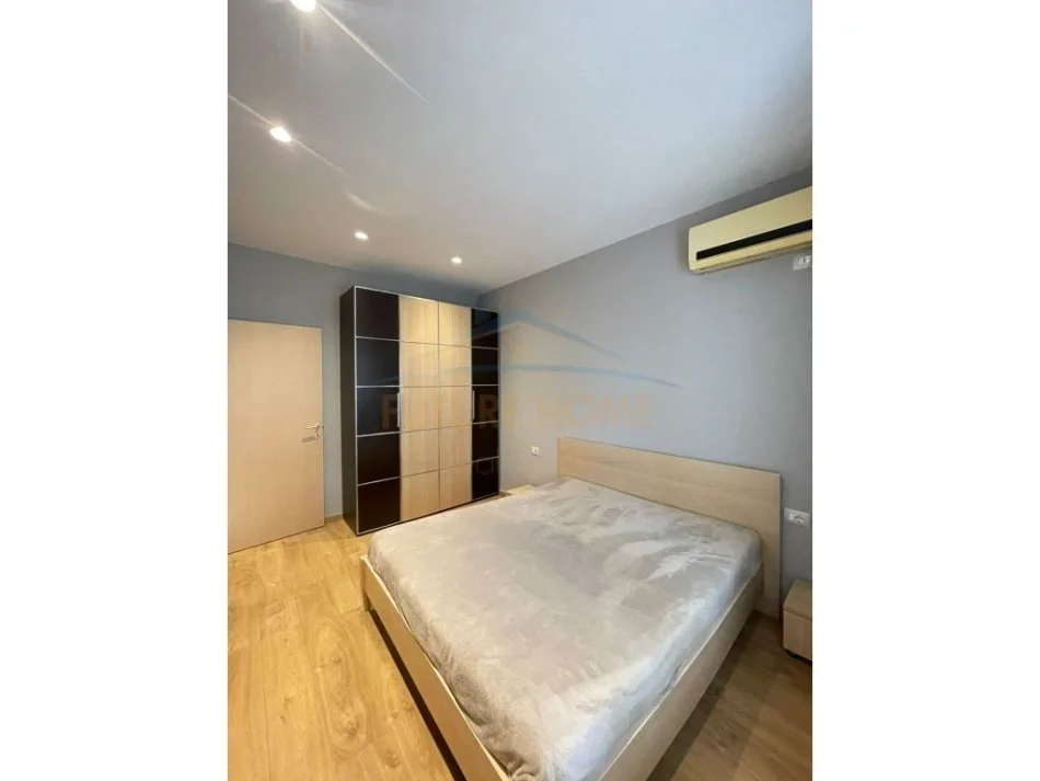 Tirane, jepet me qera apartament 2+1 Kati 10, 90 m² 700 € (KOMUNA E PARISIT)