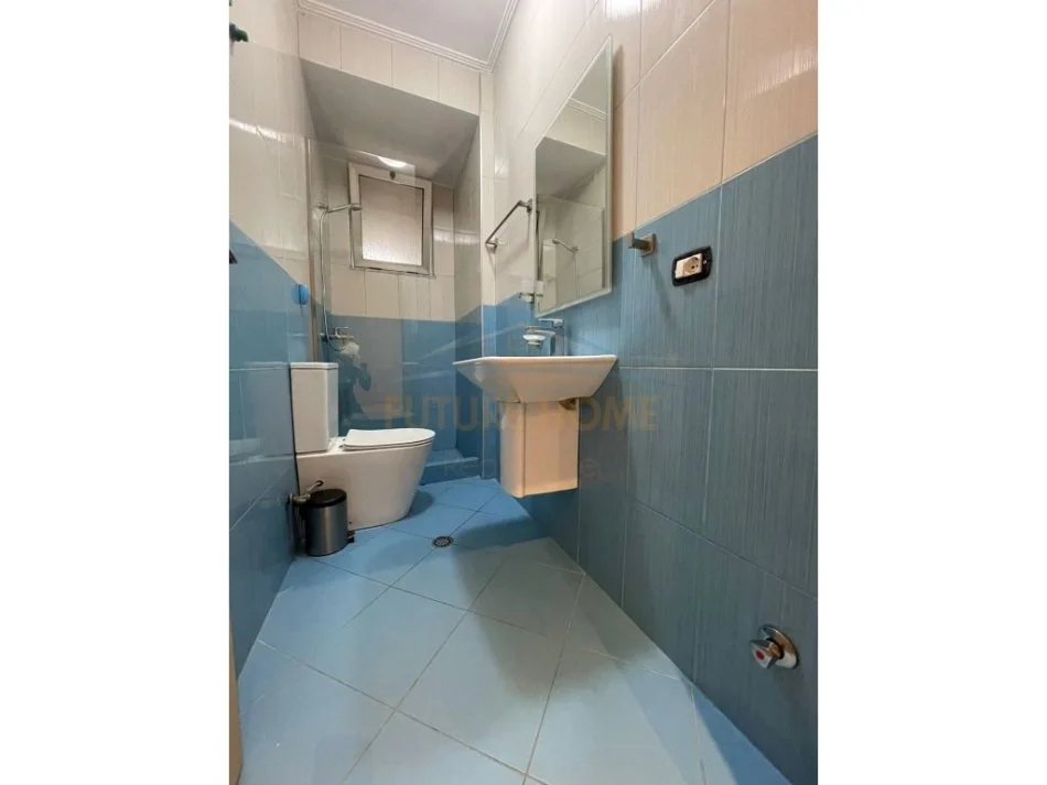 Tirane, jepet me qera apartament 2+1 Kati 10, 90 m² 700 € (KOMUNA E PARISIT)