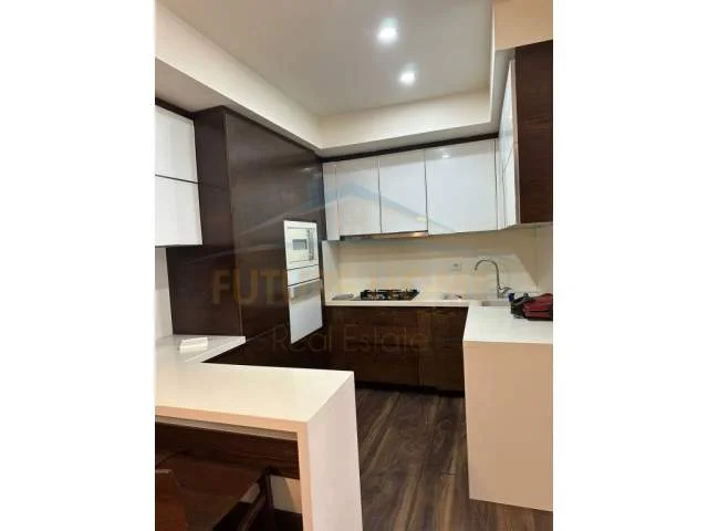 Tirane, jepet me qera apartament 3+1 Kati 1, 120 m² 1.000 Euro (21 Dhjetori)