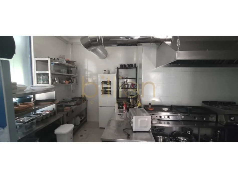 Tirane, jepet me qera dyqan , 150 m² 2.500 €