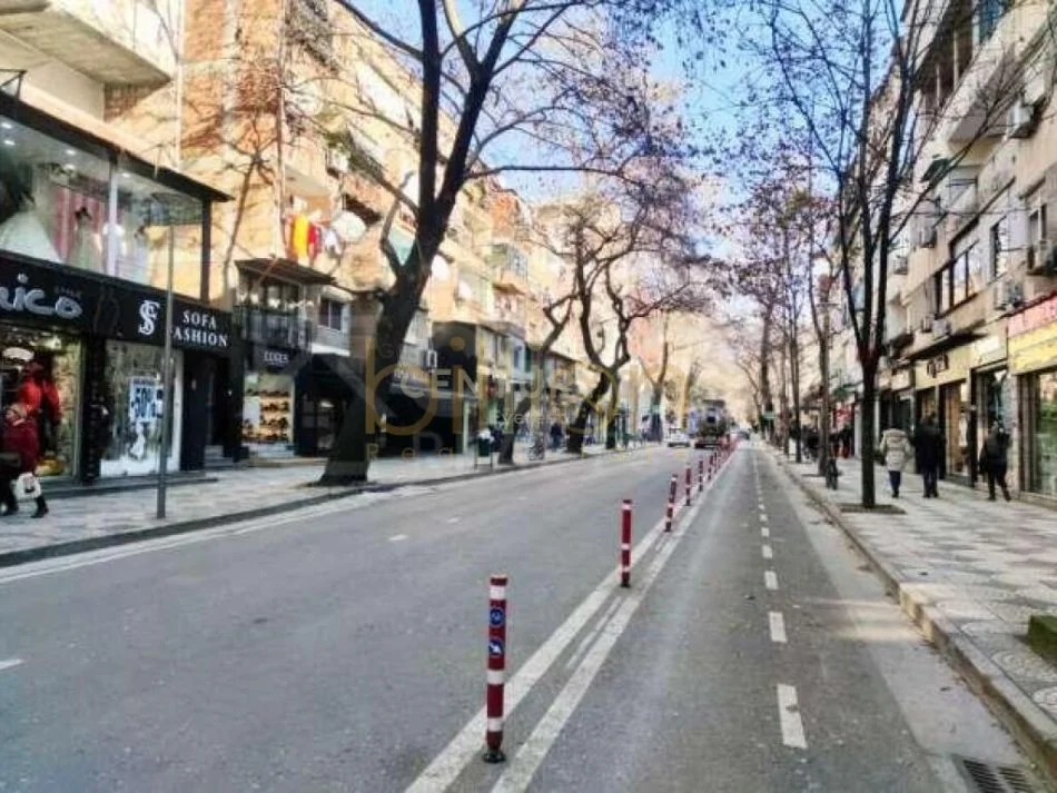 Tirane, jepet me qera 1+1 , 74 m² 500 € 