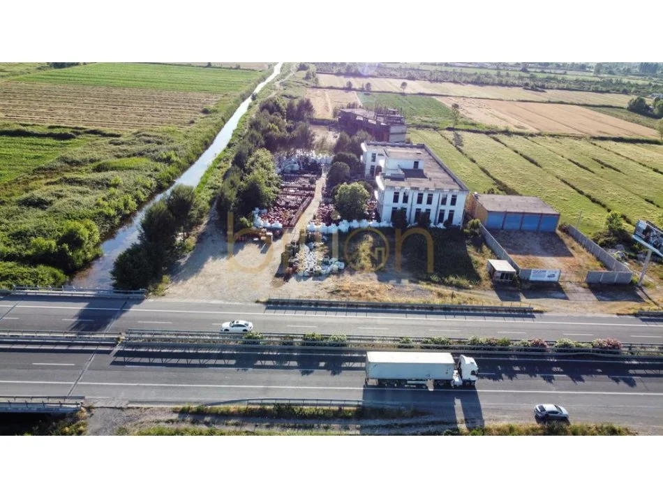 Lezhe, shitet , Toke+2.000 m²ndertim . 320.000 €