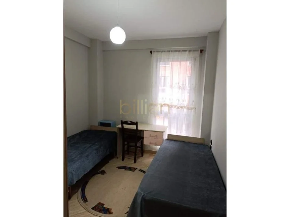 Tirane, Myslym Shyri. jepet me qera 2+1+Ballkon , 90 m² 650 €